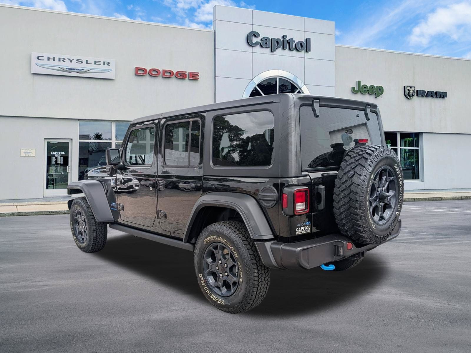 Used 2023 Jeep Wrangler Unlimited w/ Cold Weather Group AWD/4WD image 6