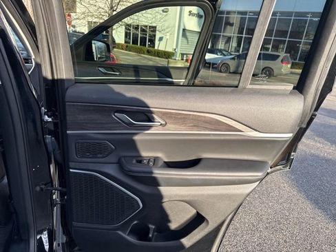 Certified 2022 Jeep Grand Cherokee Limited image 31