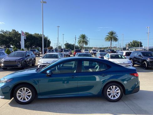 Used 2026 Toyota Camry LE w/ Convenience Package FWD image 4