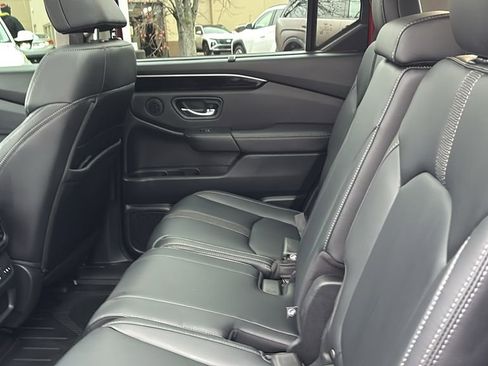 Certified 2023 Honda Pilot Touring image 29