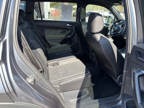 Used 2022 Volkswagen Tiguan SEL R-Line image 12