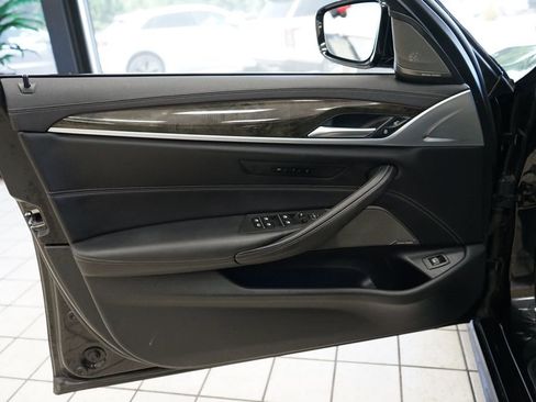 Used 2021 BMW M550i xDrive w/ Executive Package AWD/4WD image 28