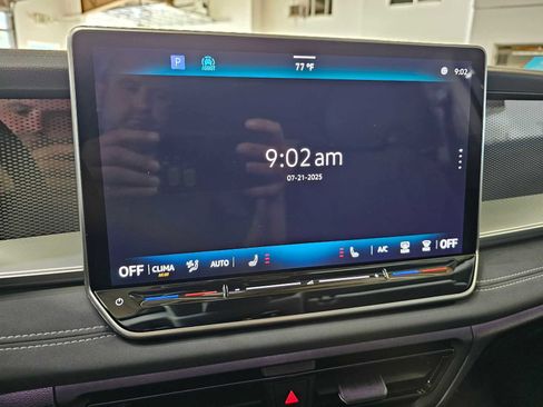 New 2025 Volkswagen Tiguan SE image 27