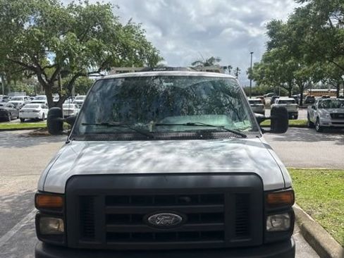 Used 2014 Ford E-350 and Econoline 350 Super Duty image 3