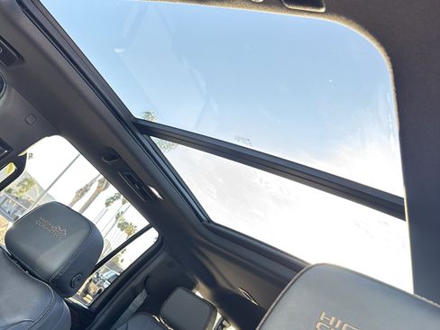 Used 2024 Chevrolet Suburban High Country image 27