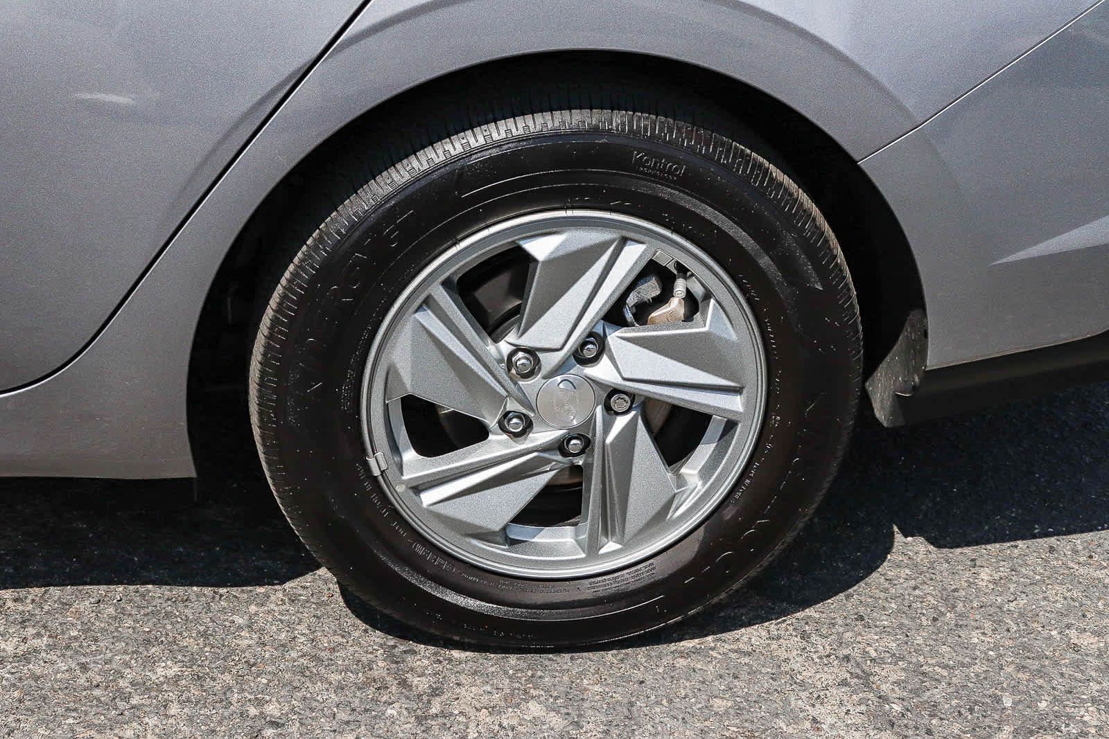 Used 2025 Hyundai Elantra SE w/ Cargo Package FWD image 13