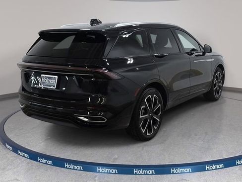 Used 2025 Lincoln Nautilus Reserve AWD/4WD image 5