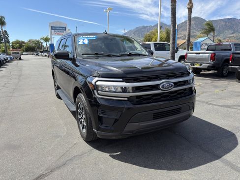Used 2024 Ford Expedition XLT AWD/4WD image 2