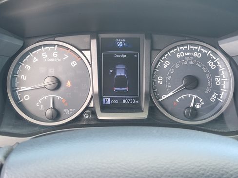 Certified 2017 Toyota Tacoma TRD Off-Road AWD/4WD image 12