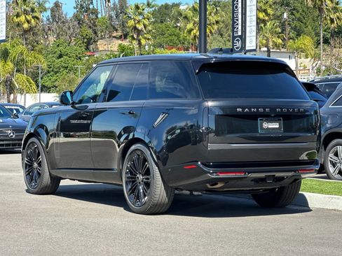 Used 2024 Land Rover Range Rover SE AWD/4WD image 5