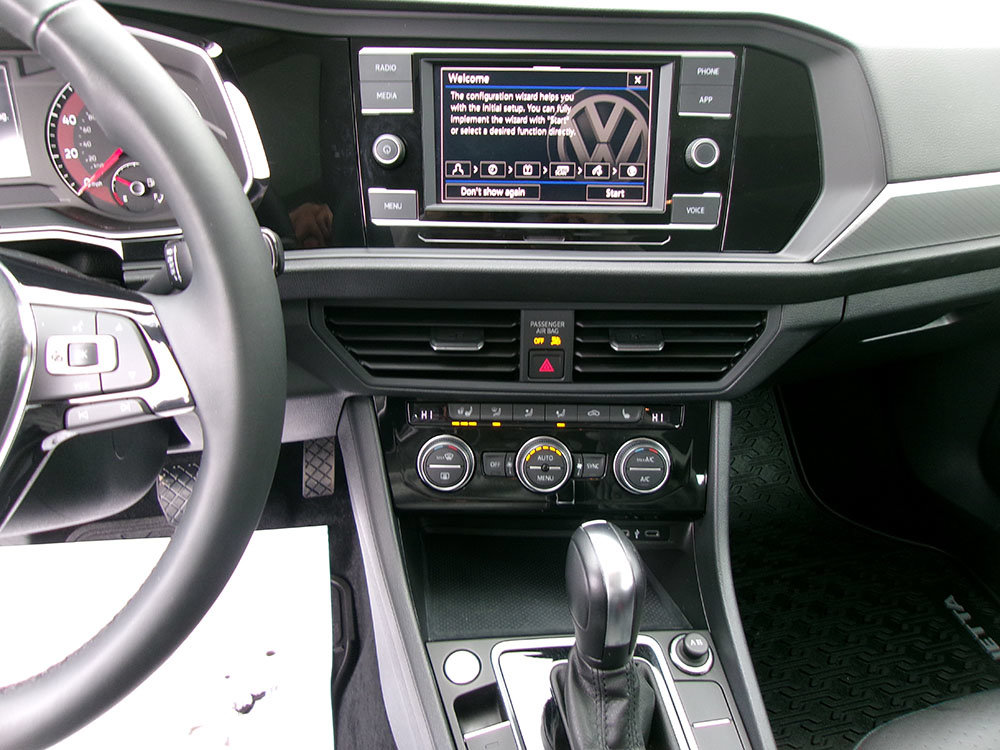Used 2020 Volkswagen Jetta SE w/ SE Cold Weather Package FWD image 16