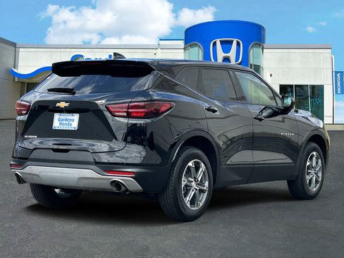 Used 2025 Chevrolet Blazer LT FWD image 6
