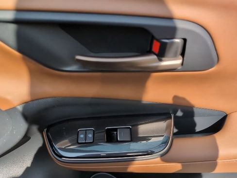 Used 2025 Toyota Crown Signia w/ Advanced Technology Package image 25