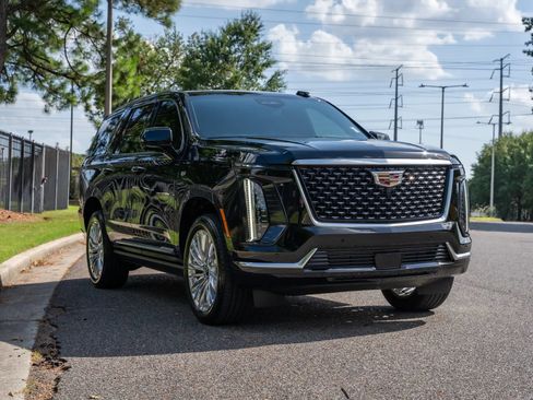 Used 2026 Cadillac Escalade Luxury w/ Touring Package AWD/4WD image 3