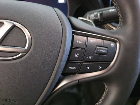 Used 2023 Lexus LS 500 w/ Accessory Package (Z1) RWD image 28
