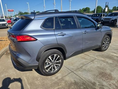 Used 2025 Toyota Corolla Cross XLE w/ Convenience Package AWD/4WD image 5