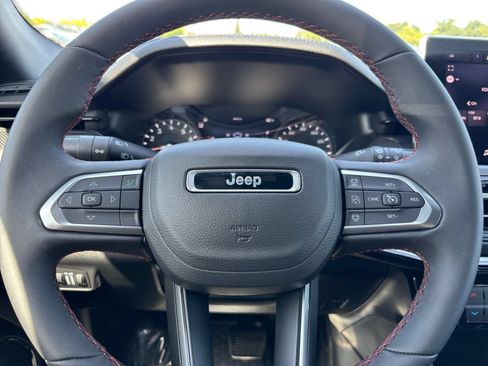 Used 2025 Jeep Compass Trailhawk AWD/4WD image 27