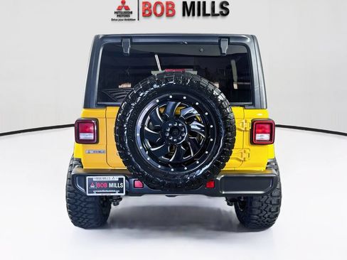 Used 2020 Jeep Wrangler Unlimited Sahara AWD/4WD image 6