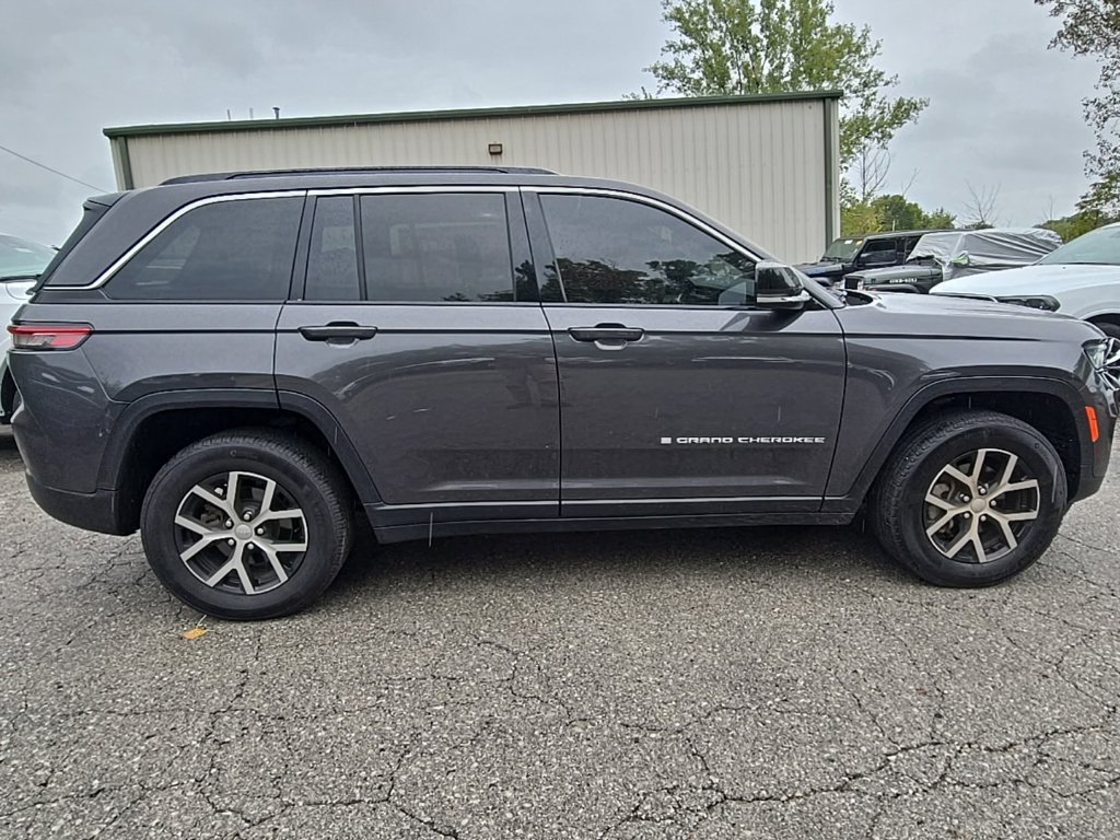 Used 2024 Jeep Grand Cherokee Limited AWD/4WD image 9