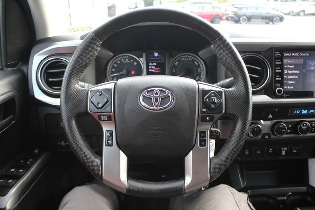 Used 2021 Toyota Tacoma SR5 AWD/4WD image 12