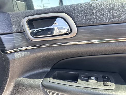 Used 2020 Jeep Grand Cherokee Limited X RWD image 17