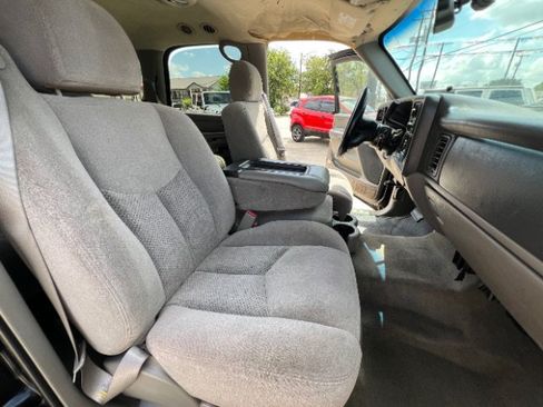 Used 2004 Chevrolet Tahoe LS RWD image 13
