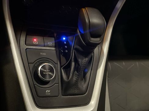 Certified 2021 Toyota RAV4 XLE w/ Convenience Package image 20