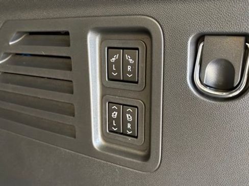 New 2026 Chevrolet Traverse RS image 5