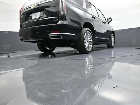 Used 2024 Cadillac Escalade Premium Luxury AWD/4WD image 36