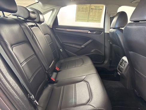 Used 2020 Volkswagen Passat 2.0T R-Line image 26