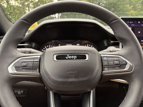 Used 2025 Jeep Compass Limited AWD/4WD image 24
