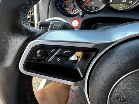 Used 2018 Porsche Cayenne Platinum Edition w/ Premium Package image 32