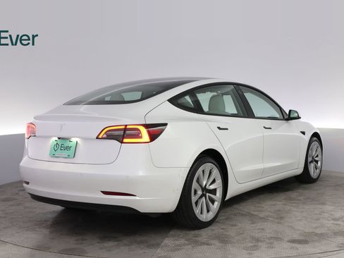 Used 2022 Tesla Model 3 RWD image 3