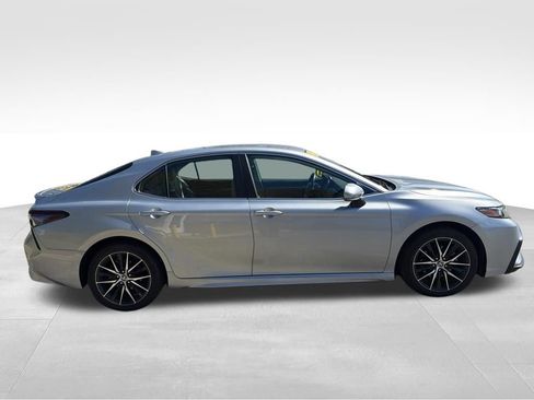 Used 2024 Toyota Camry SE image 5