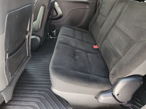 Used 2019 Dodge Grand Caravan SE FWD image 29