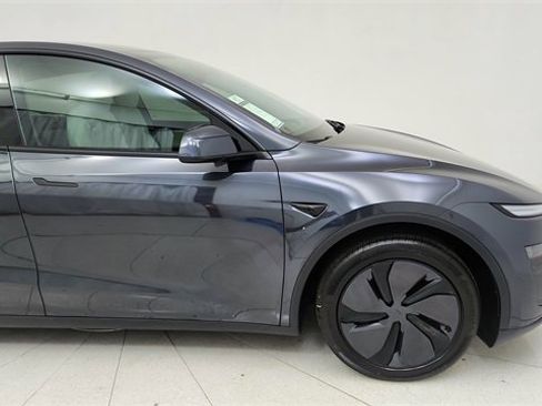 Used 2026 Tesla Model Y Long Range image 7