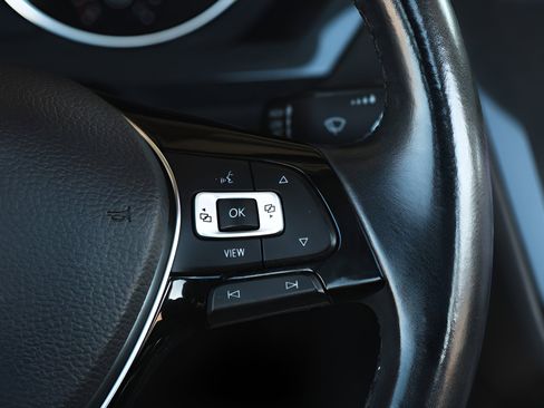 Used 2019 Volkswagen Tiguan SE w/ Panoramic Sunroof Package image 22