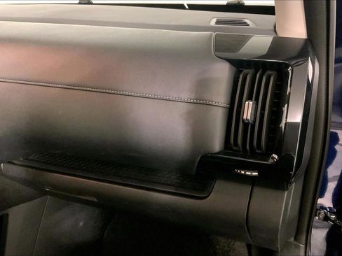 Used 2025 Nissan Pathfinder SV image 16