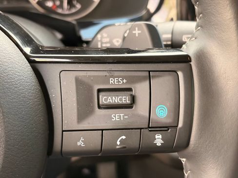 Certified 2025 Nissan Pathfinder SL FWD image 27