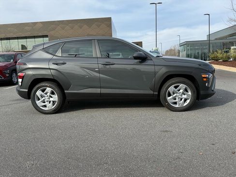 New 2026 Hyundai Kona SE image 2