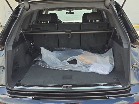 New 2025 Audi Q7 3.0T Prestige image 8