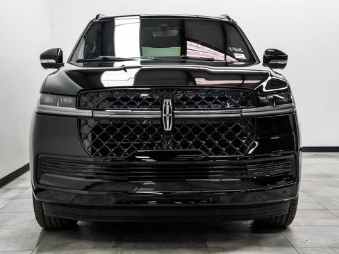 Used 2025 Lincoln Navigator L Reserve w/ Jet Appearance Package AWD/4WD image 4