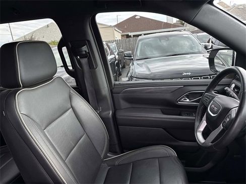Used 2022 GMC Yukon XL SLT w/ SLT Luxury Package image 13