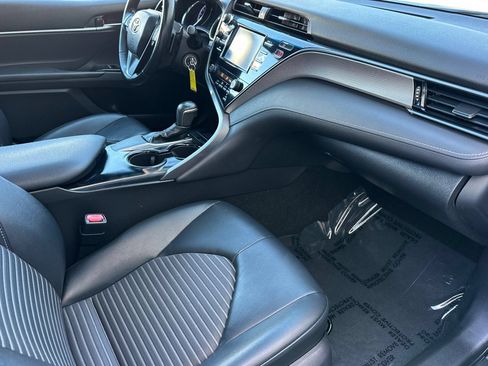 Used 2019 Toyota Camry SE FWD image 19