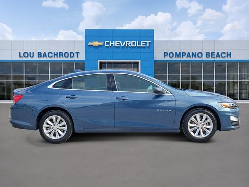 Used 2025 Chevrolet Malibu LT FWD image 2