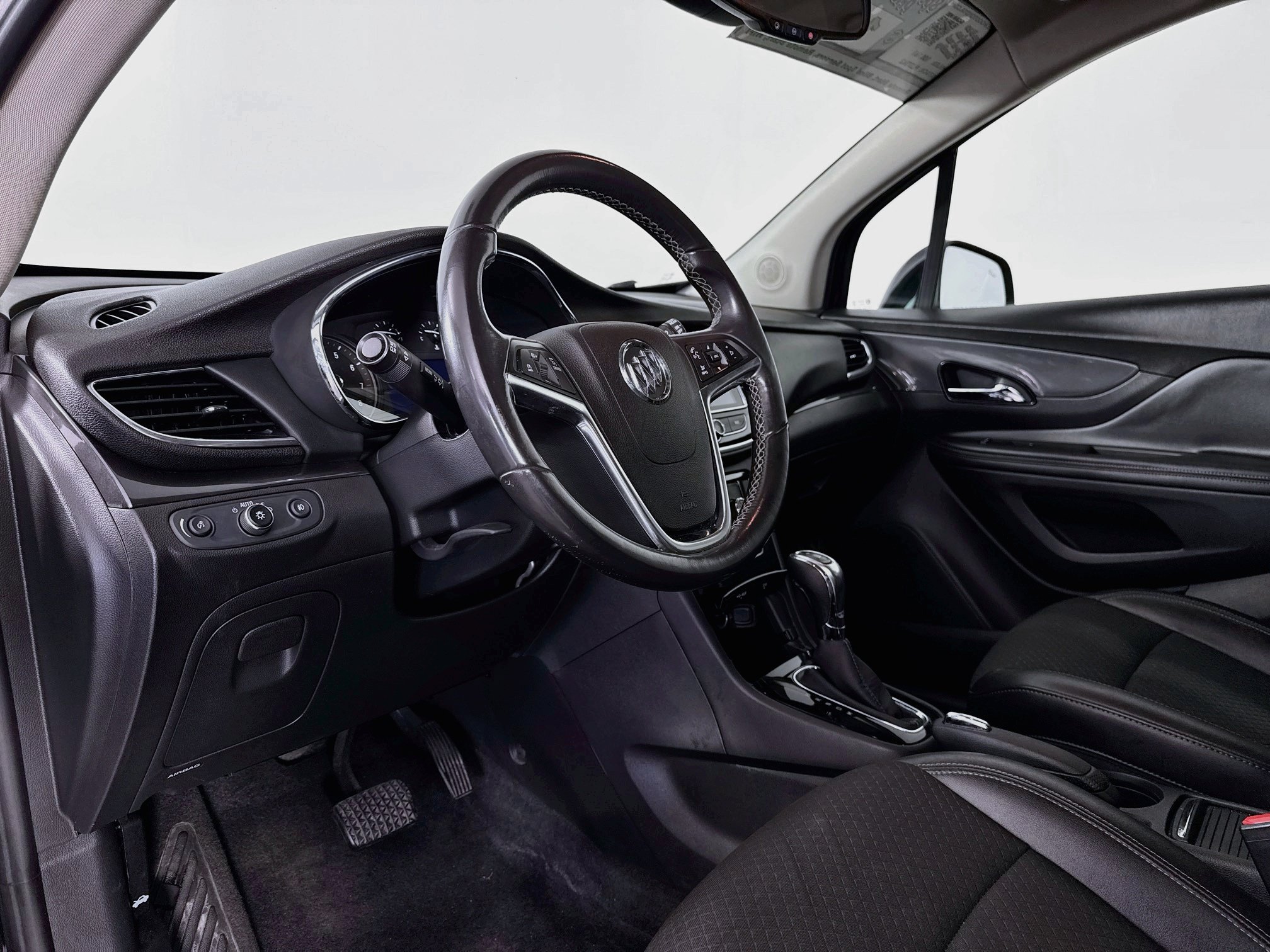 Used 2019 Buick Encore Sport Touring w/ Safety Package FWD image 9