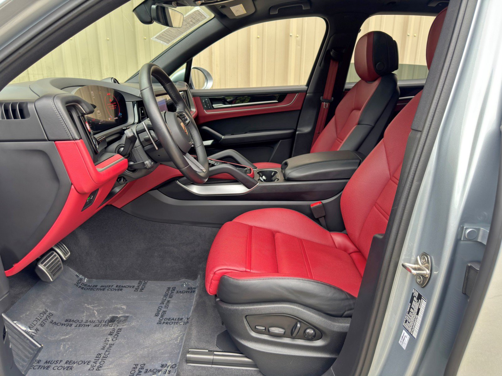 Used 2025 Porsche Cayenne S AWD/4WD image 17