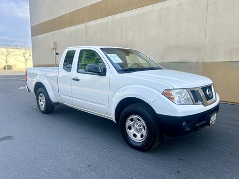 Used 2019 Nissan Frontier S image 5