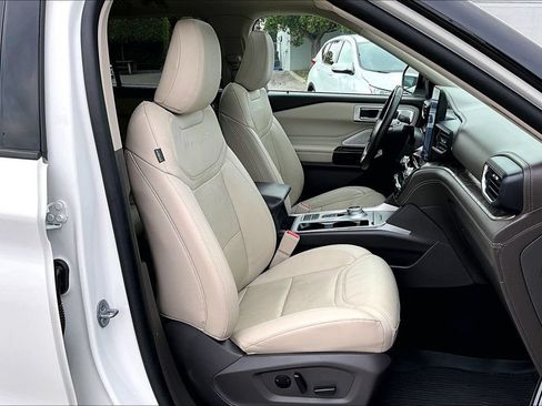 Used 2023 Ford Explorer Platinum w/ Technology Package RWD image 30