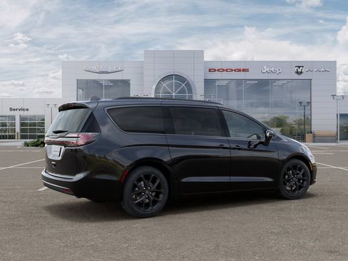 New 2026 Chrysler Pacifica Select w/ S Appearance Package FWD image 4